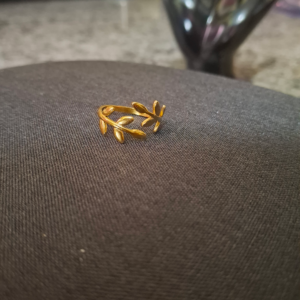 Leaf design ring